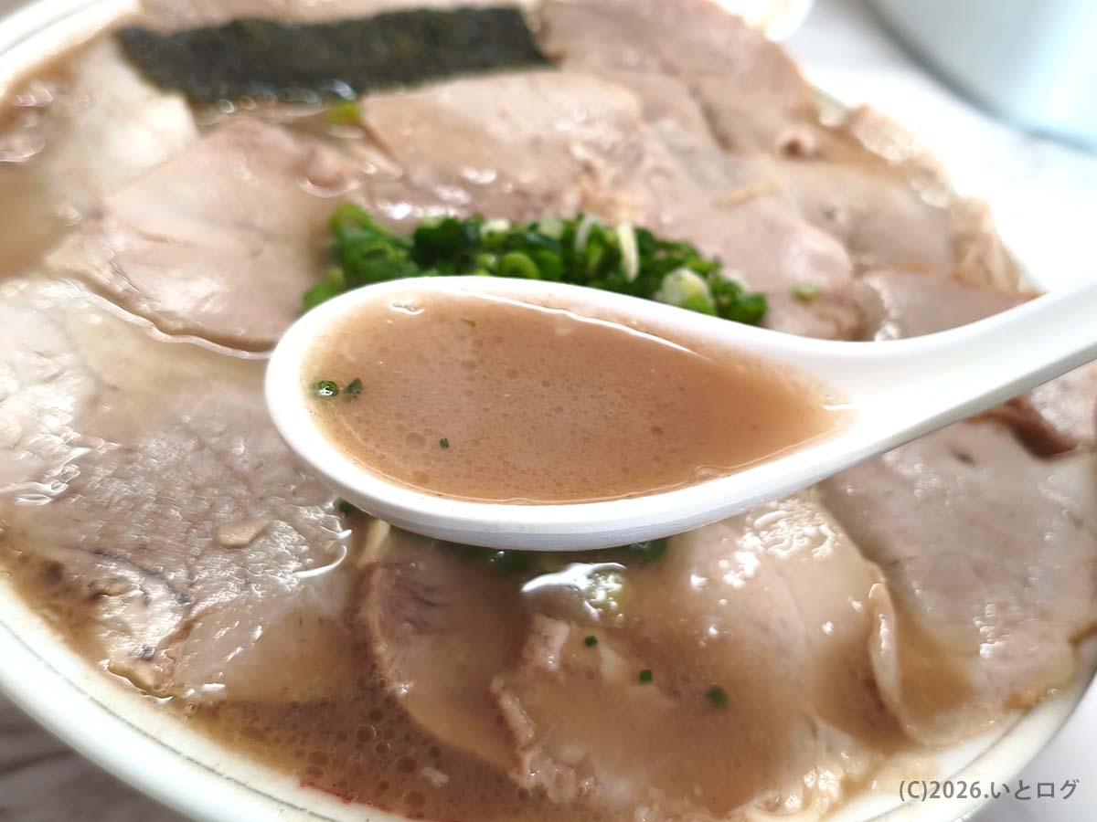 呼び戻しスープの濃厚な旨みを感じる一光軒の豚骨ラーメン