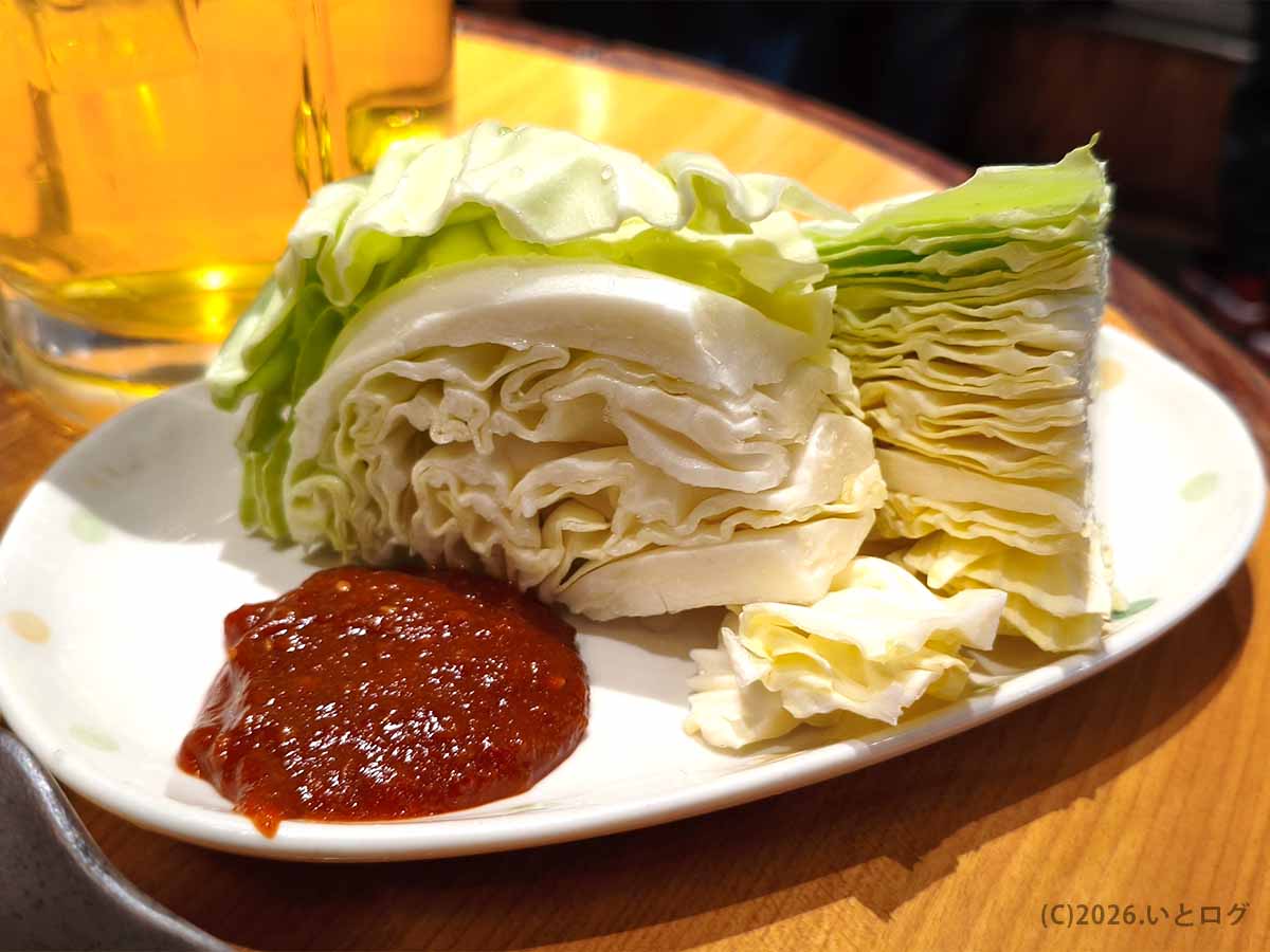 立飲みカドクラで注文したキャベツ漬け せんべろ向きのおつまみ