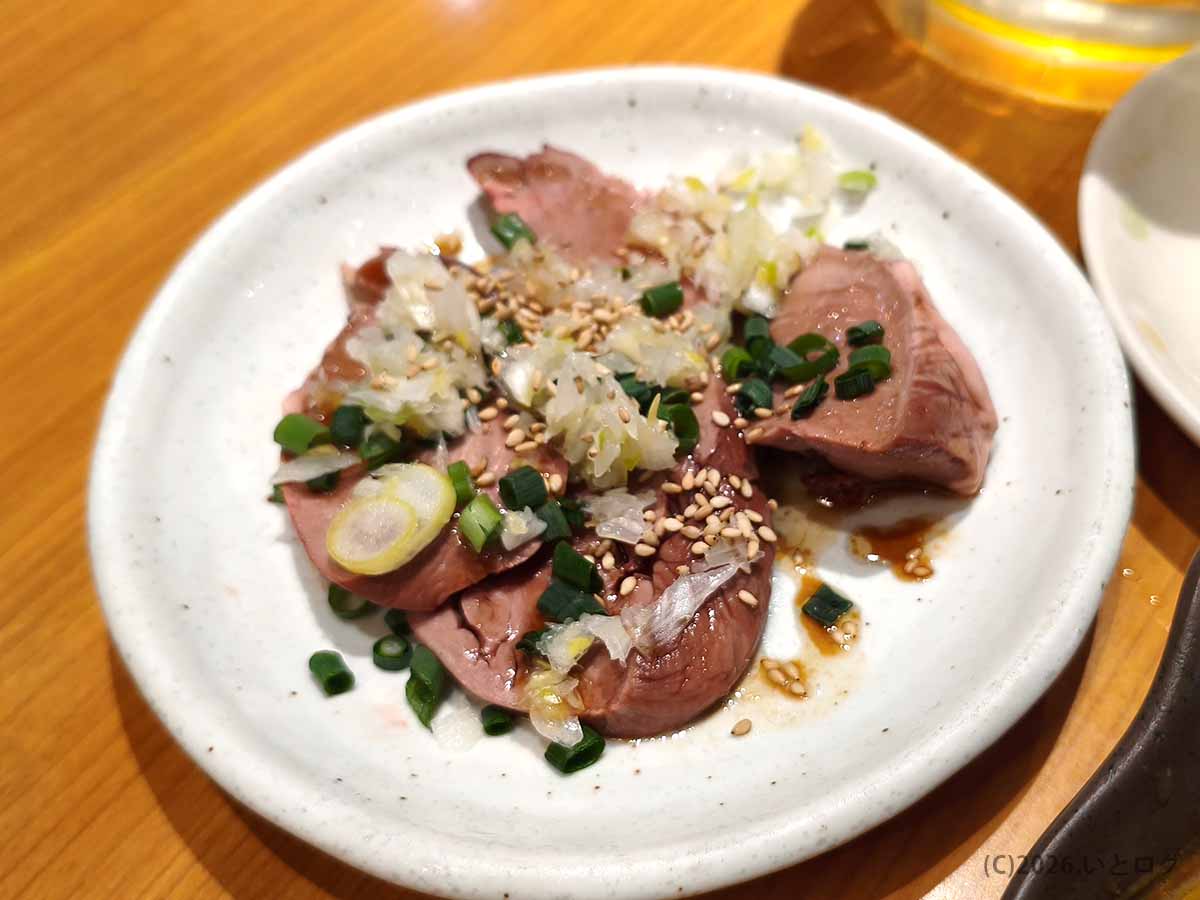 上野の大衆酒場カドクラで提供されるレバー系おつまみ