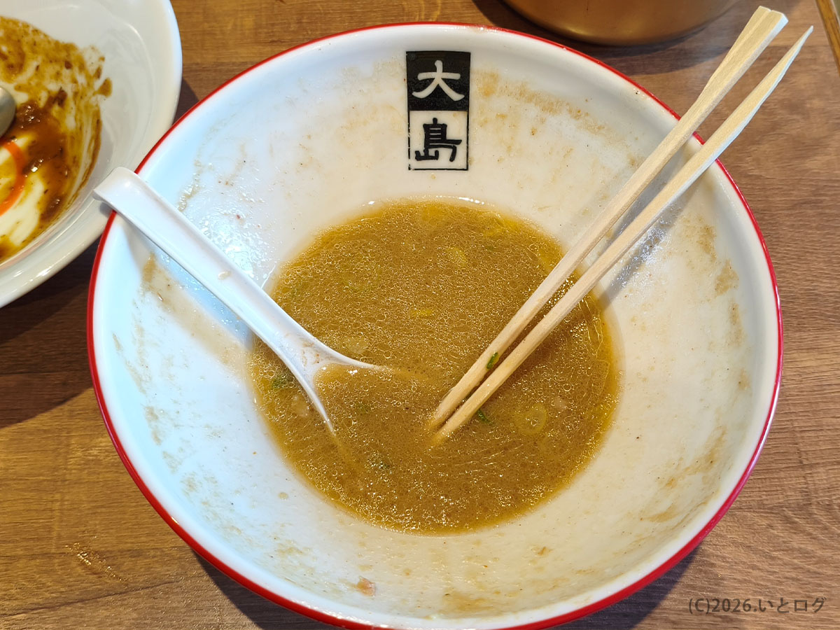 大島ラーメンを食べ終えた後の丼。スープまで飲み干した一杯