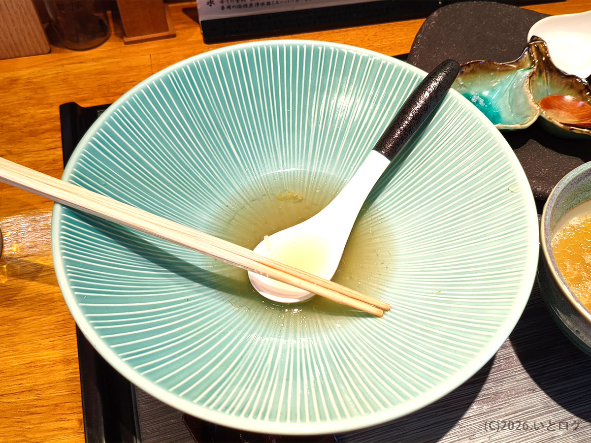 入鹿TOKYO本店で昆布水つけ麺を完食した後の丼。食後の満足感が伝わる一枚。