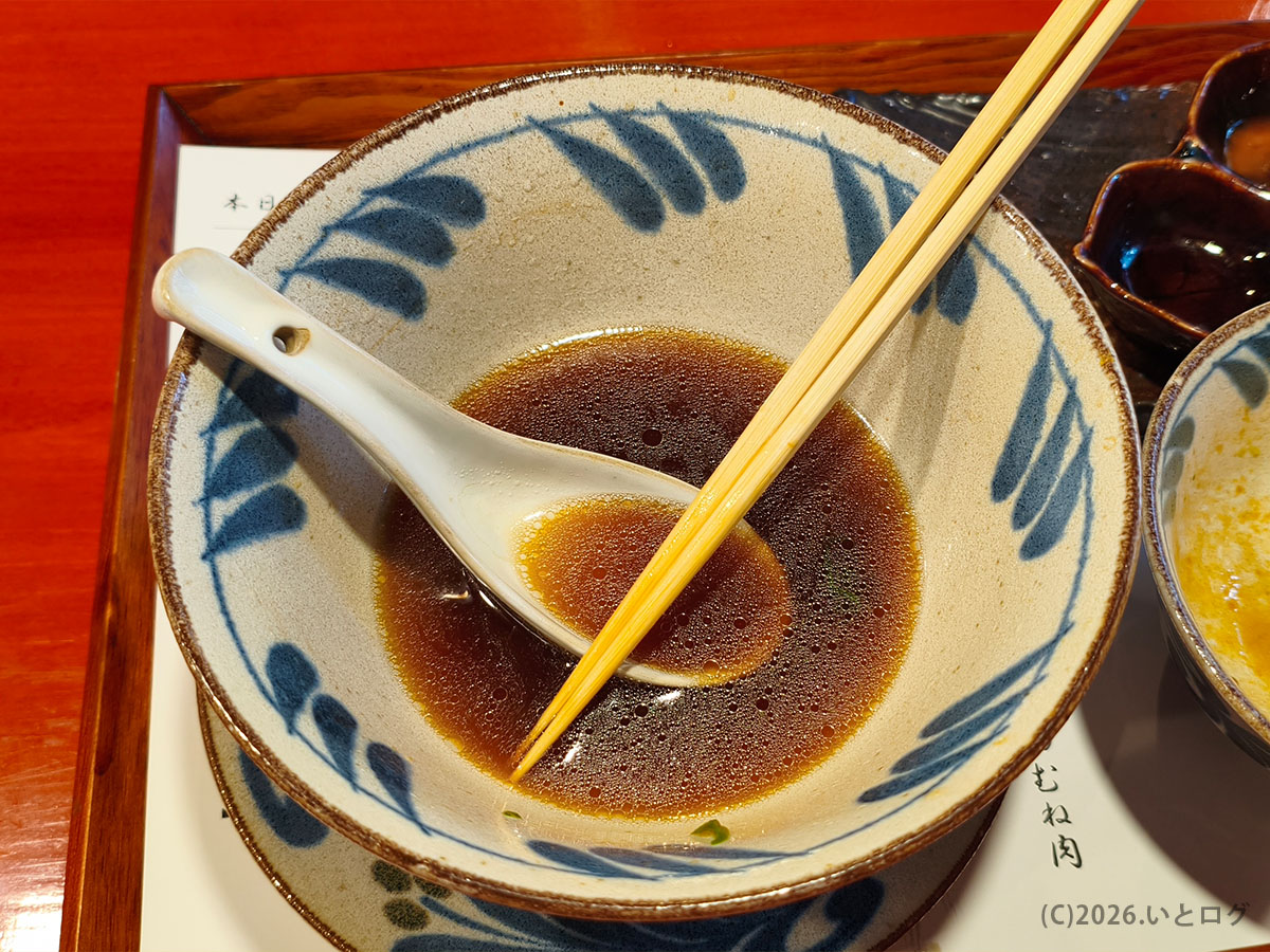 鴨だしの旨味が残る中華そば 鴨福の完食後のスープと丼の様子