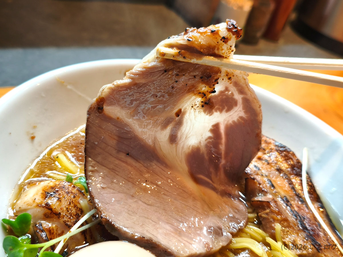 中華そば 珀寛流のしっとりしたチャーシュー。甲斐市下今井 はかり の看板トッピング