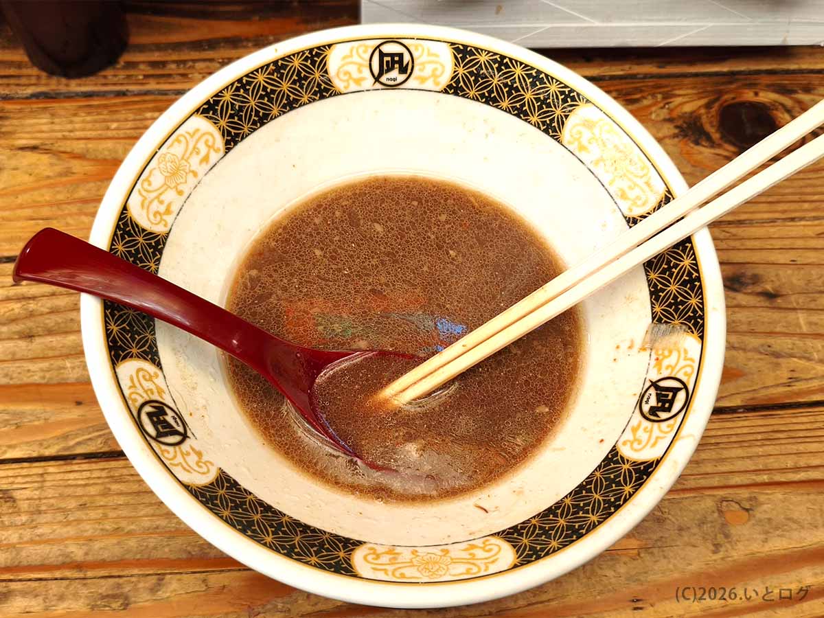 完食後の丼に残る煮干しの旨味が凝縮されたスープ
