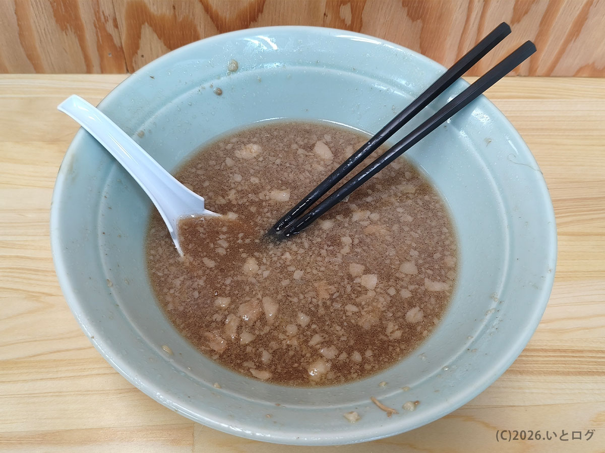 龍麺 ふえ郎 支店 完食後の丼。背脂が残るスープ、山梨 二郎系の満足感