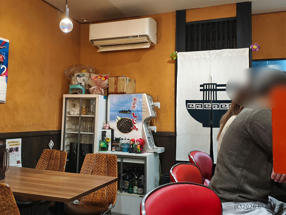 麺やコリキの店内の様子｜甲府で人気の山梨ラーメン店の落ち着いた雰囲気