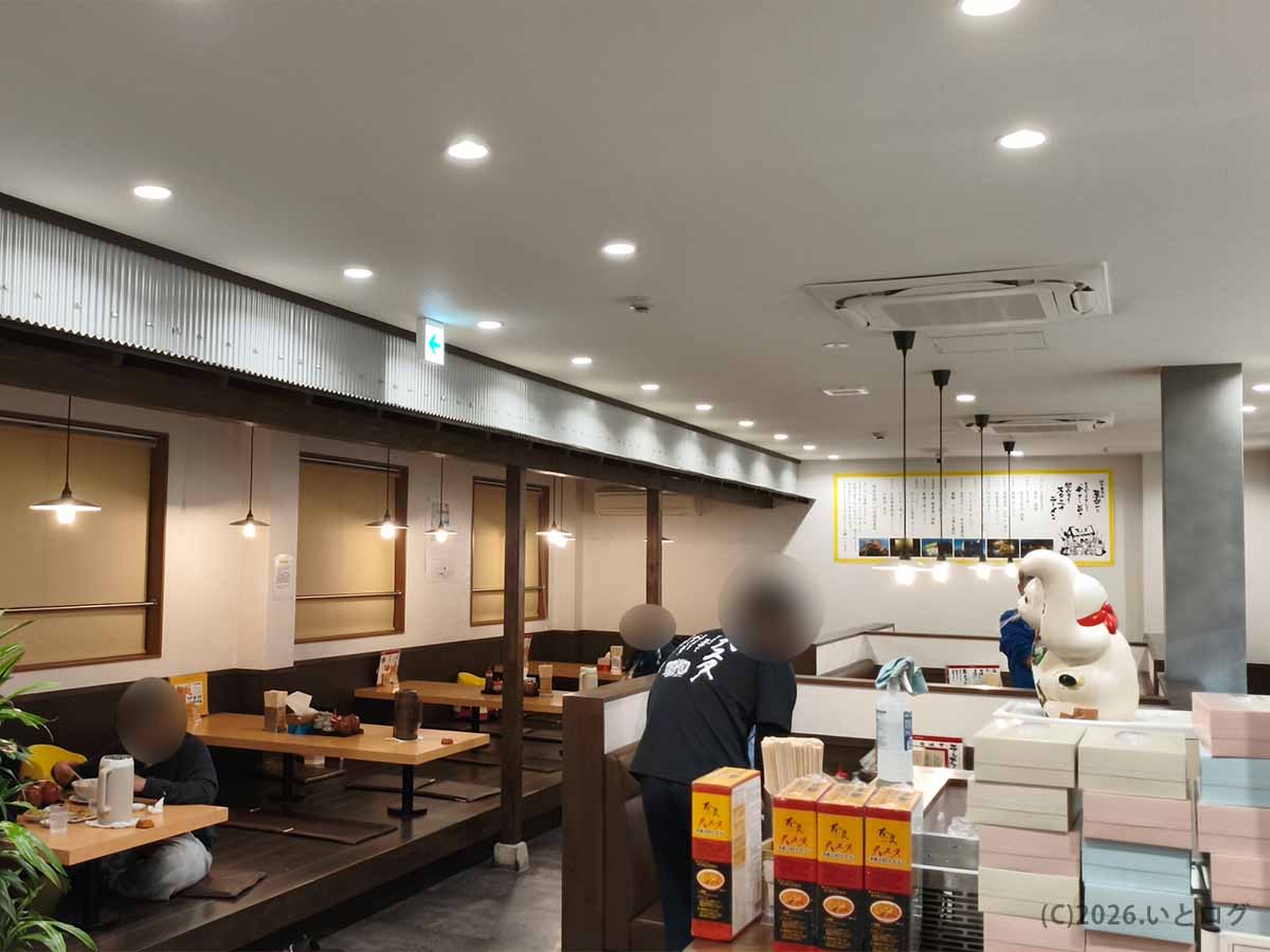 奈良県天理市にある天理スタミナラーメン本店の広々とした店内席