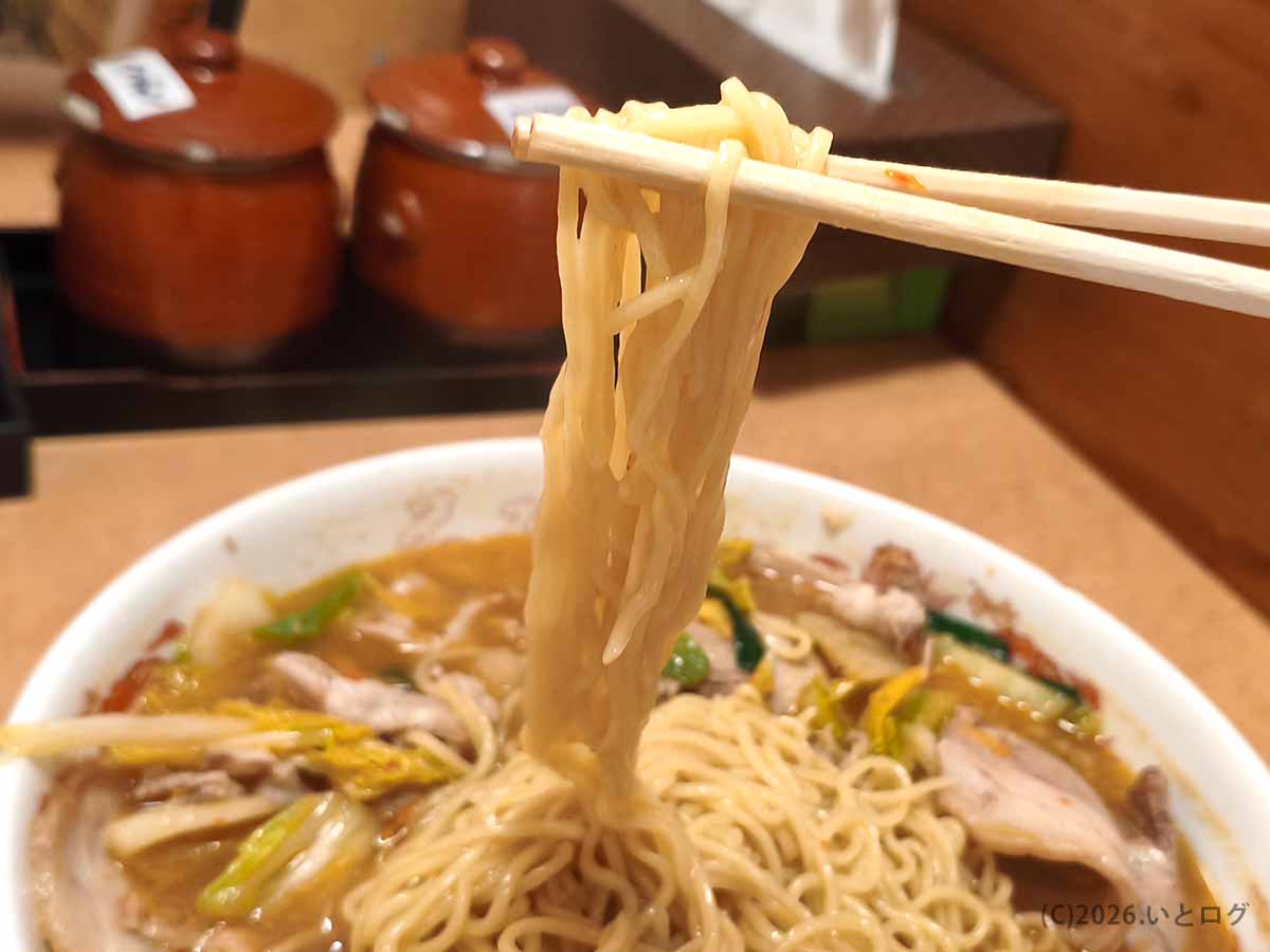 奈良ご当地ラーメンとして親しまれる天理スタミナラーメンの細麺