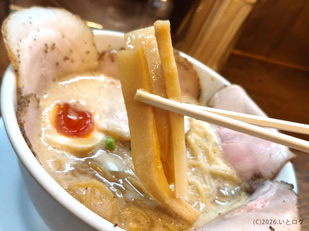 奈良市富雄のラーメン家 みつ葉 本店で味わう太めのメンマ