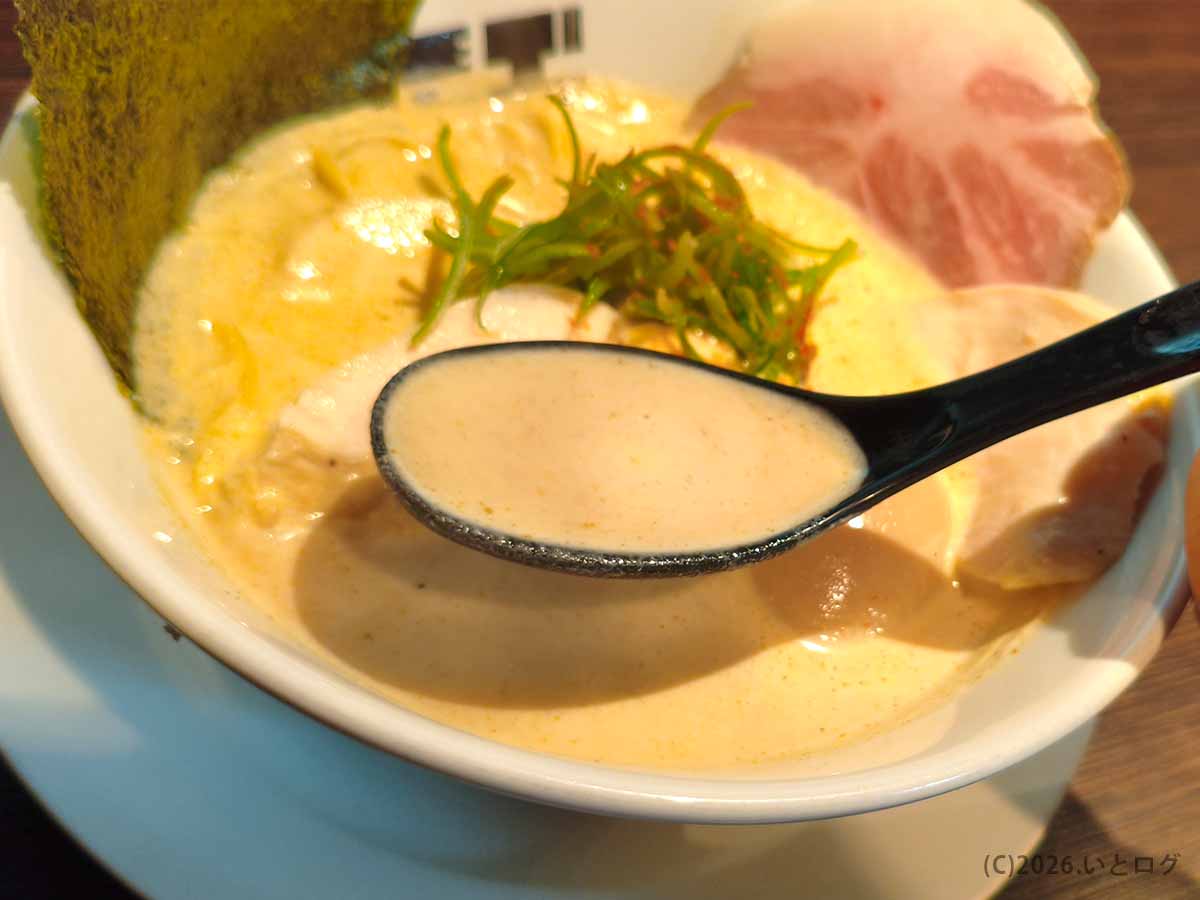トリカヂイッパイのまろやかでクリーミーな鶏白湯スープ