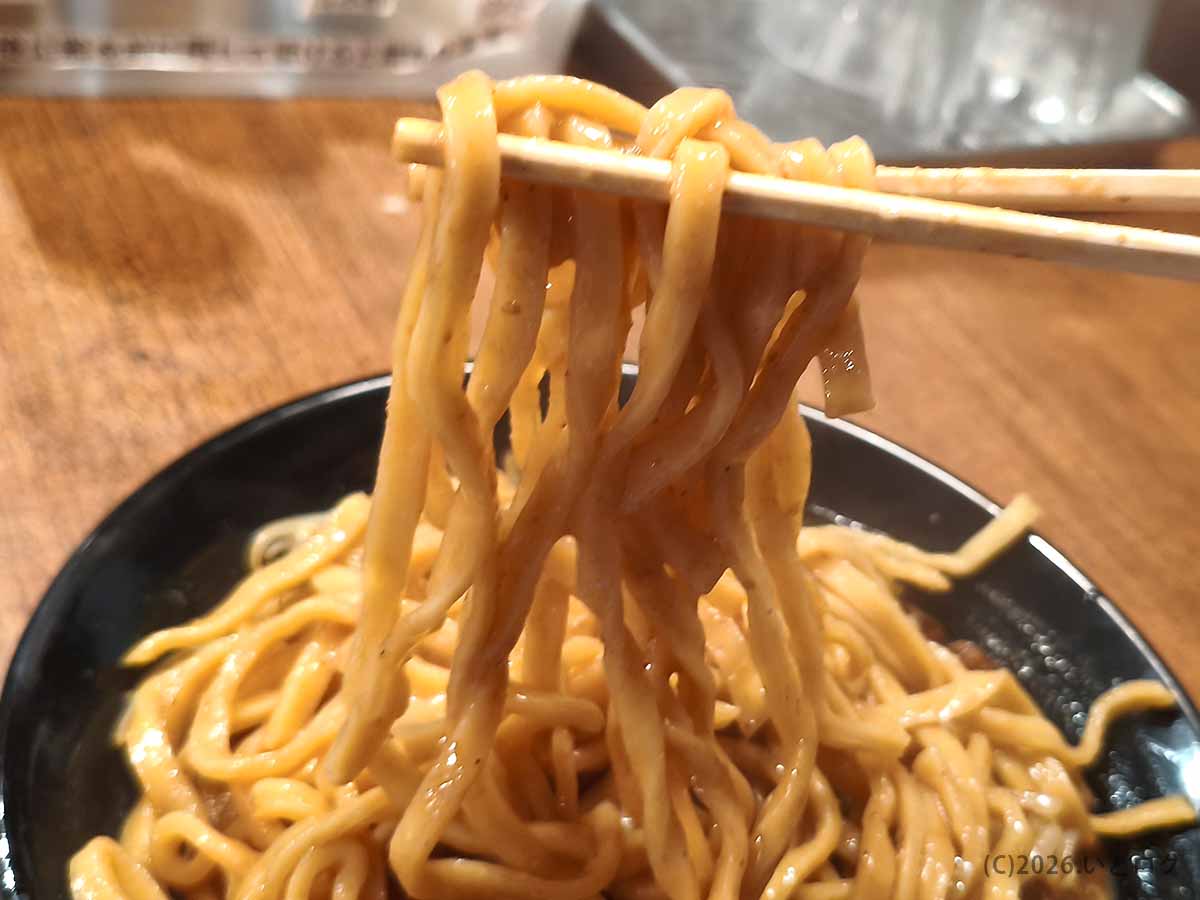 味噌そば JACの濃厚な味噌スープをまとった、もちもちとした食感の太麺