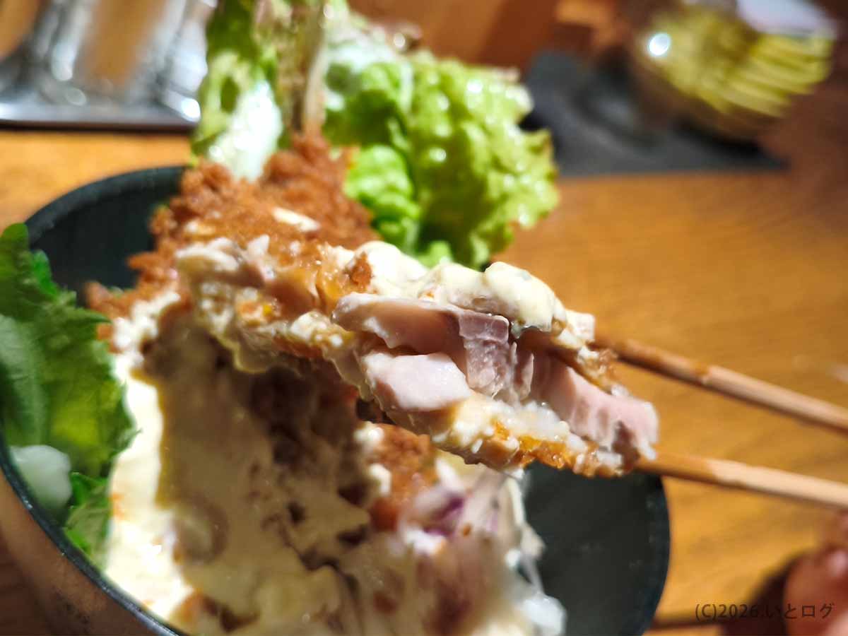 堂の浦 鳴門本店のあじふらいセットで提供された、厚みのあるアジフライの断面