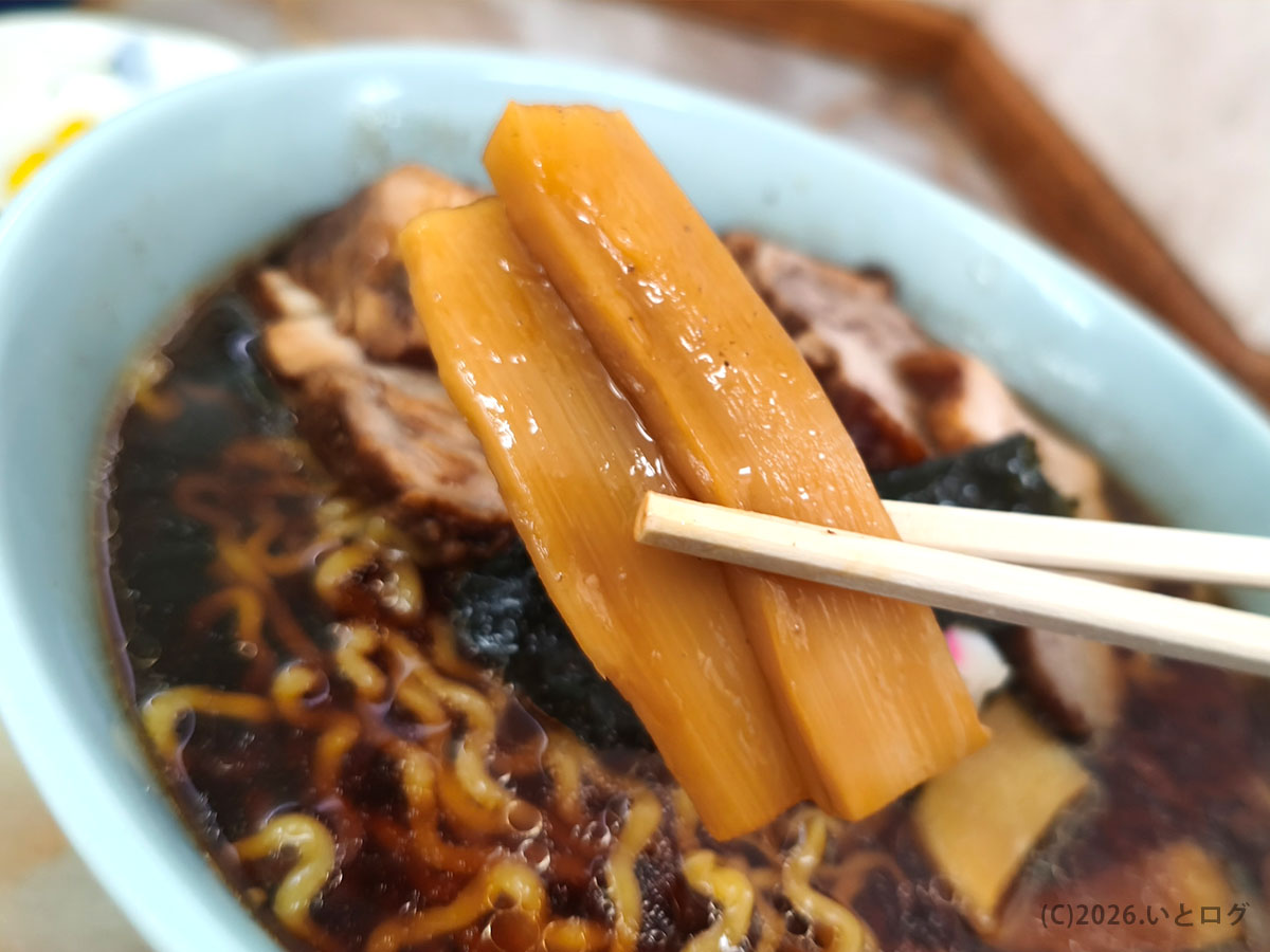 みどりや食堂ラーメンのメンマ（山梨・韮崎のローカル食堂）