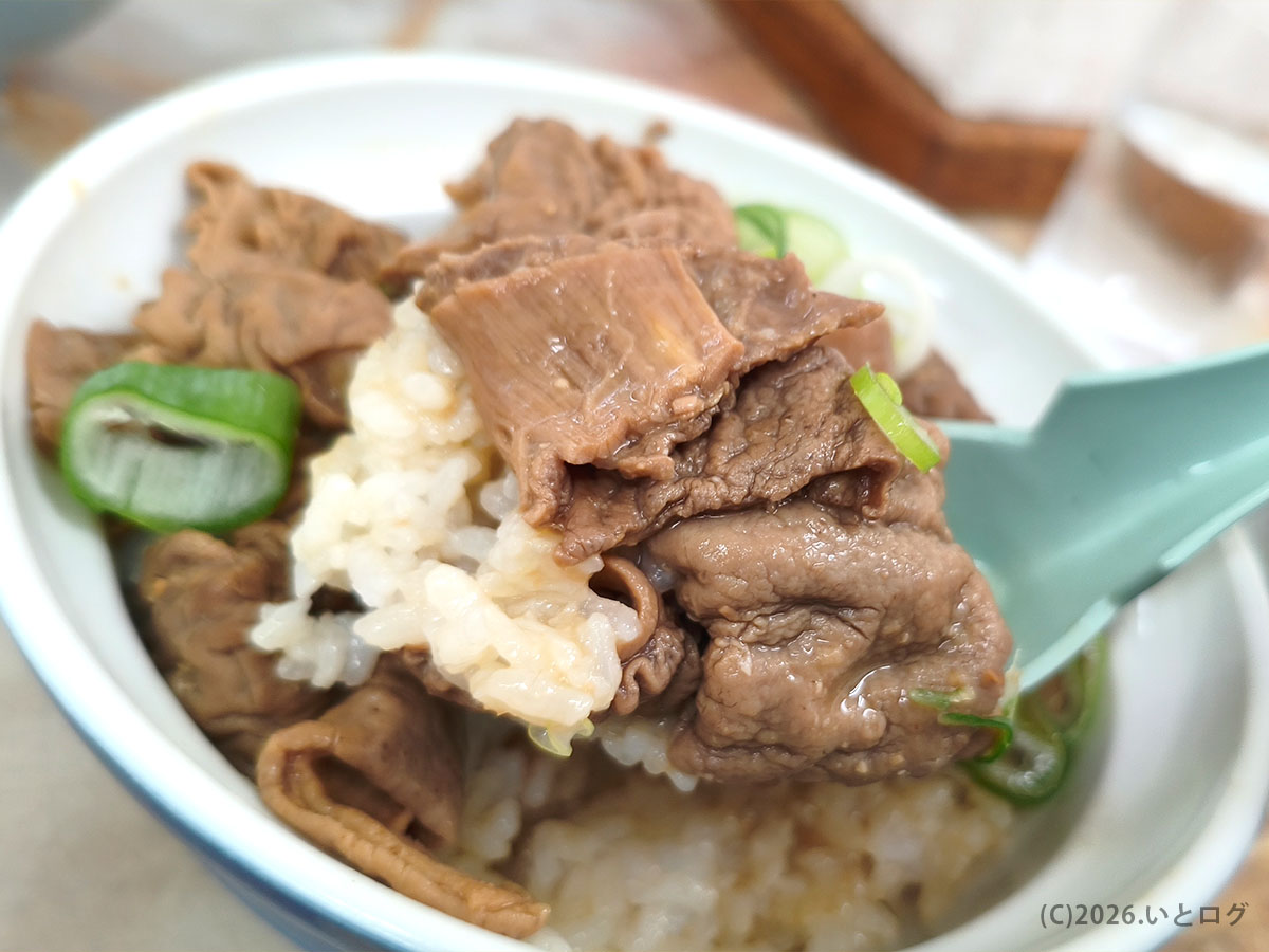 みどりや食堂のもつ丼（韮崎グルメとして人気の一品）