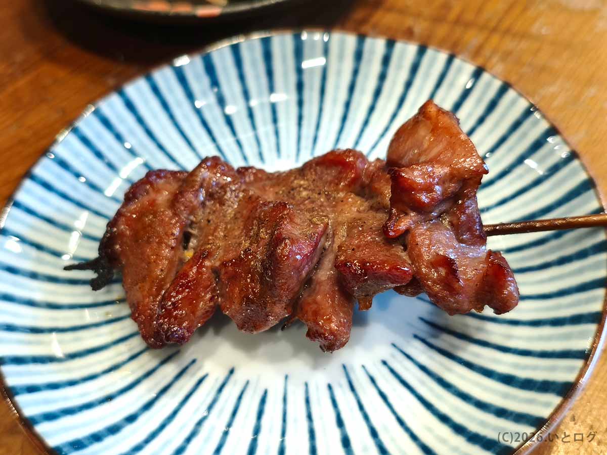 もつ焼き処 美の田の、表面を香ばしく焼き上げた艶のあるタレ味のもつ串