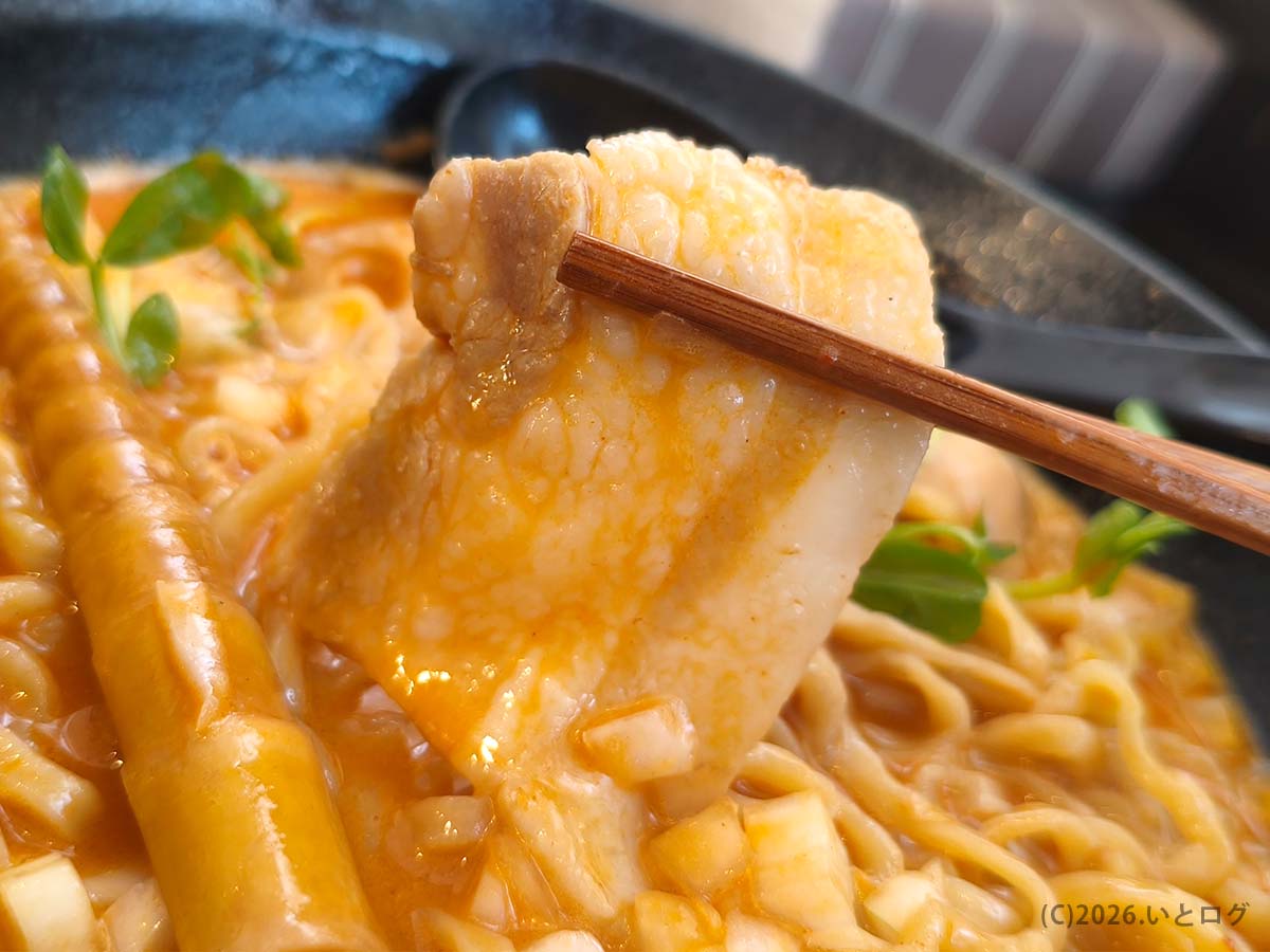 中華そば 蘭 山梨で味わえるしっとり豚チャーシュー。濃厚スープとも相性の良い一枚