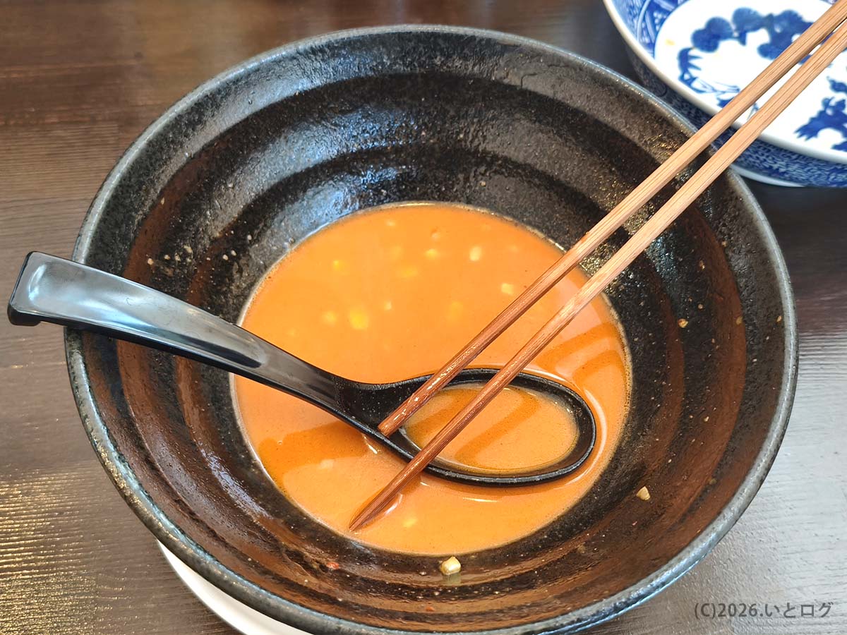 名もなきラーメン屋 山梨で完食した濃厚ラーメン。最後まで飲みたくなるスープが特徴