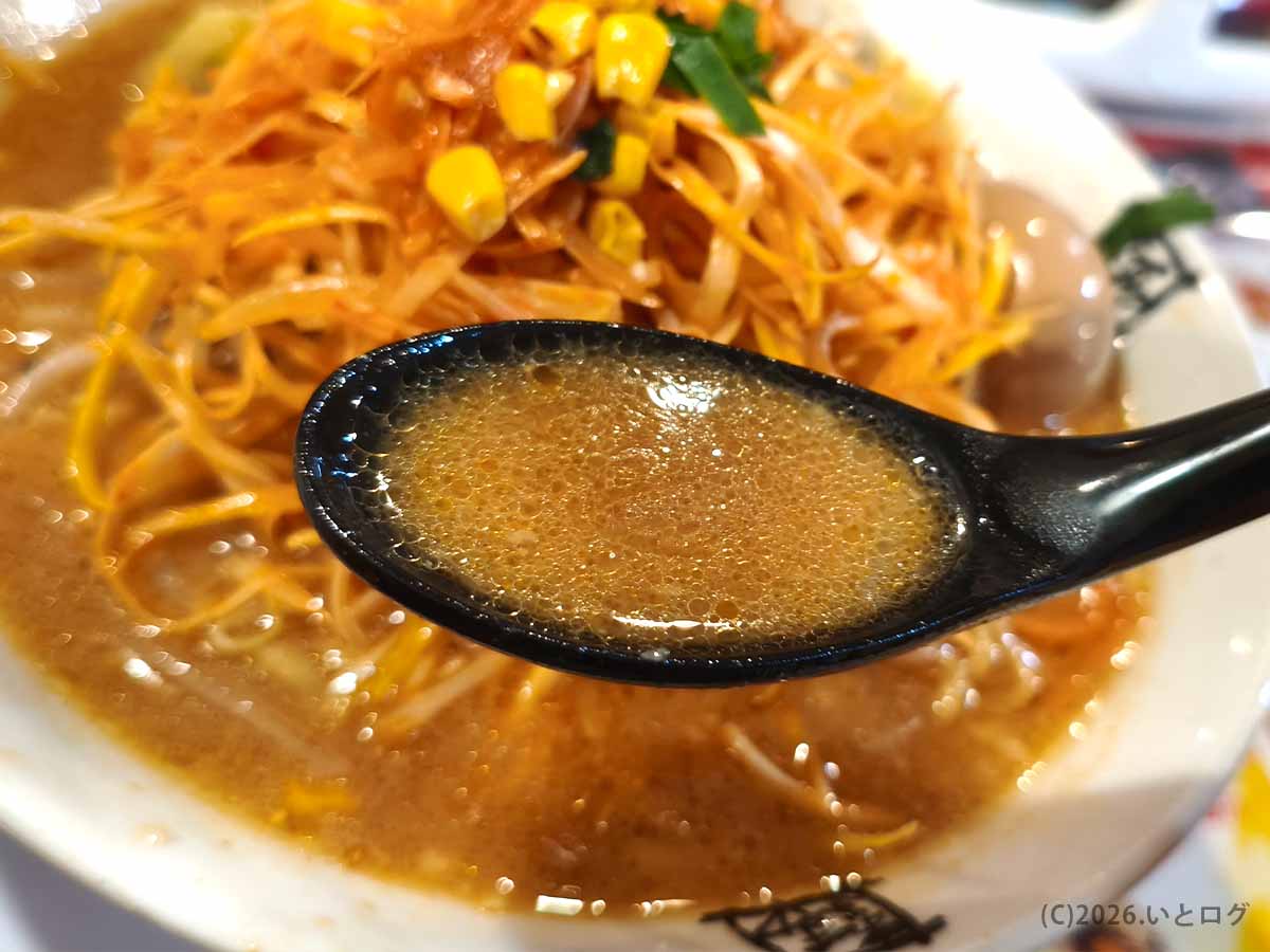 おおぎやラーメン更埴店で味わったコクのある味噌ラーメンのスープ