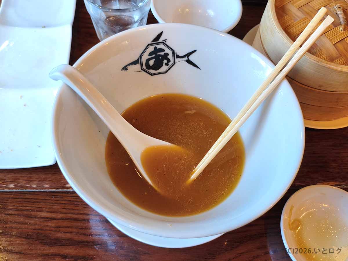 麺屋あごすけの鶏塩上湯麺を食べ終えた後の丼