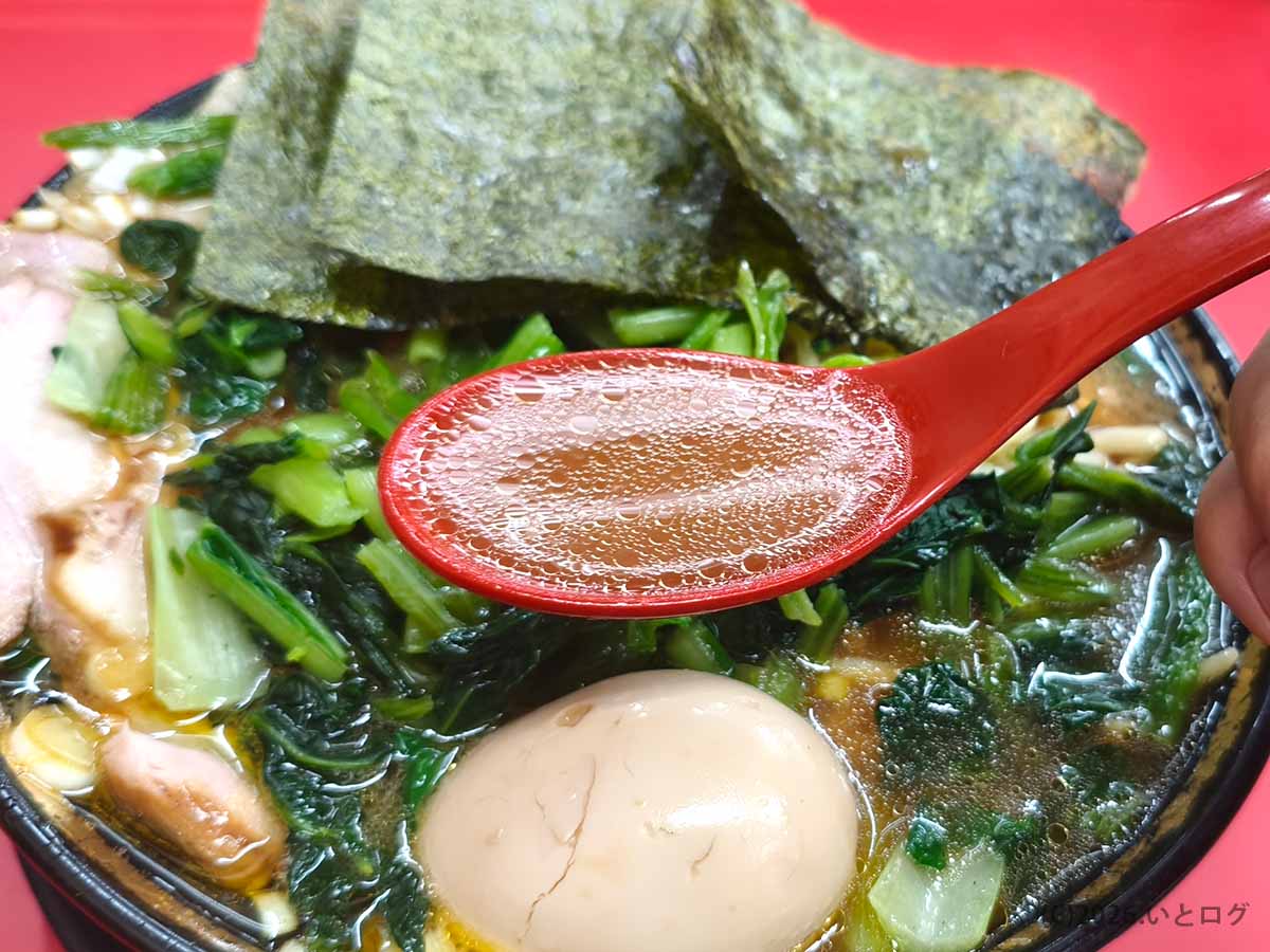 吉村家直系「上越家」のラーメンに使われる豚骨醤油スープ