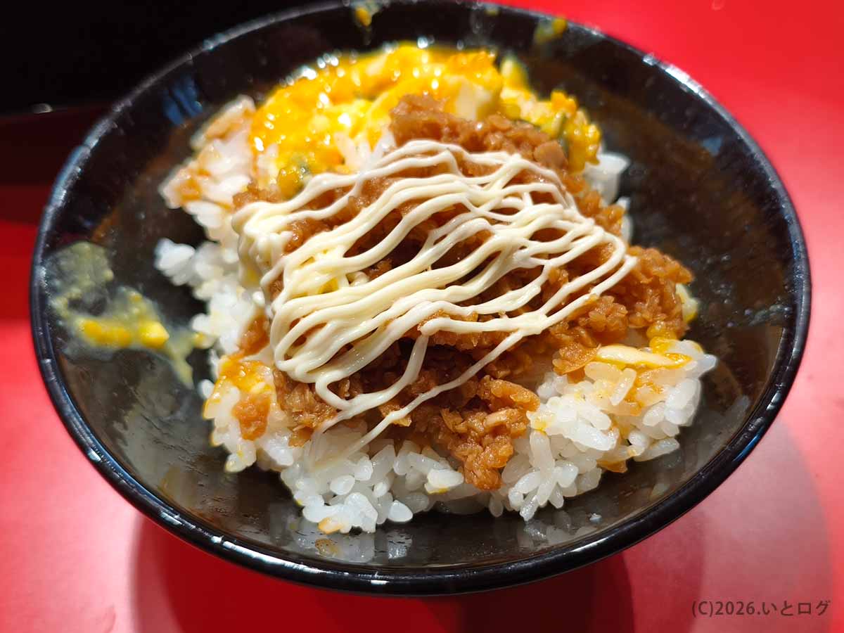 王道乃印 秀道家のライスに卓上トッピングとマヨネーズを合わせた家系ラーメンおすすめの食べ方
