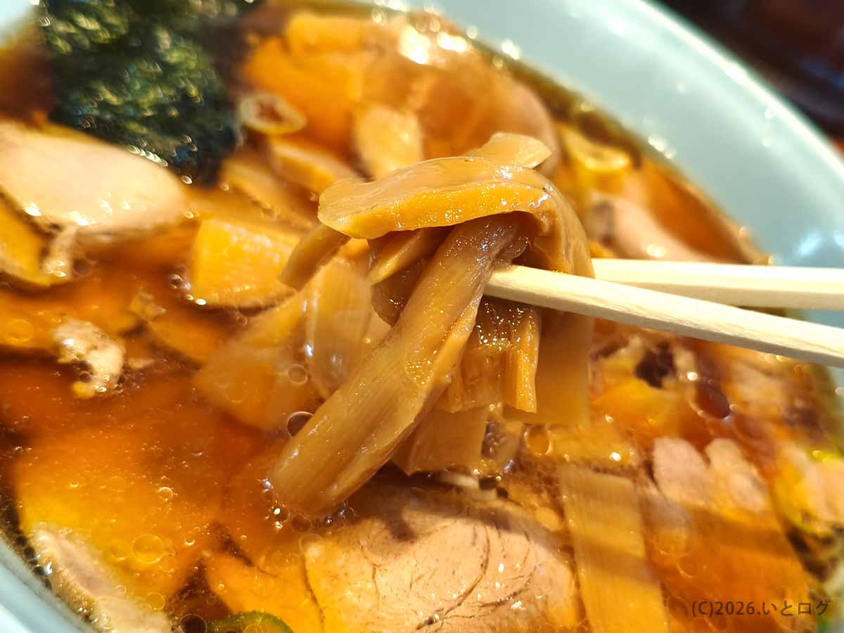 つけそば七福の中華そばにトッピングされた味の染みたメンマ