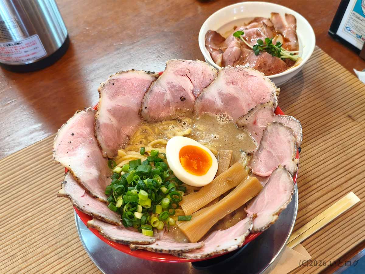 浜松の僕家のらーめん おえかきで注文した「ふわちゃ」とチャーシュー丼
