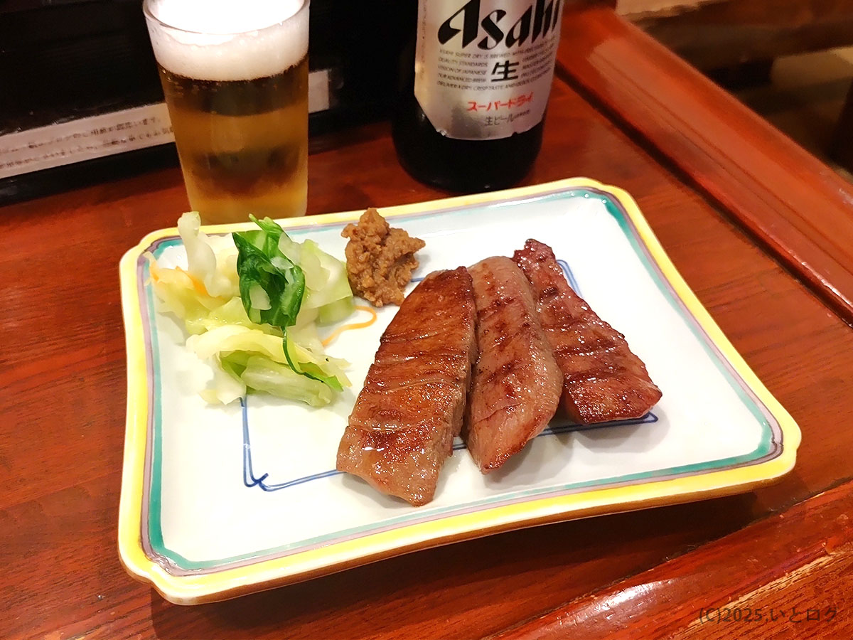 厚切り牛タンをシンプルに焼き上げた「牛たん焼き」。仙台名物らしい歯ごたえで、麦飯やとろろと合わせる定食が定番。ブランドーム閣で提供される代表メニュー。