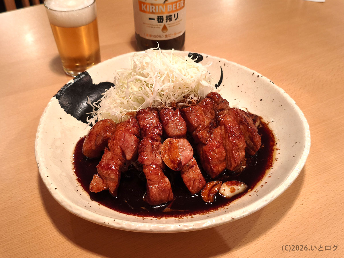 トンテキ屋ちゃん四日市店の名物トンテキ。分厚い豚肉に濃厚なソースが絡む一皿