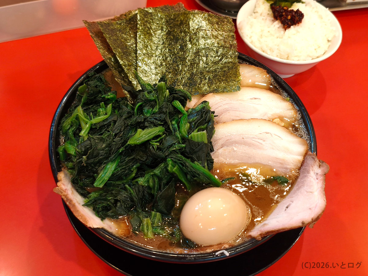 大輝家 蒲田の家系ラーメン ほうれん草とチャーシューたっぷりの一杯
