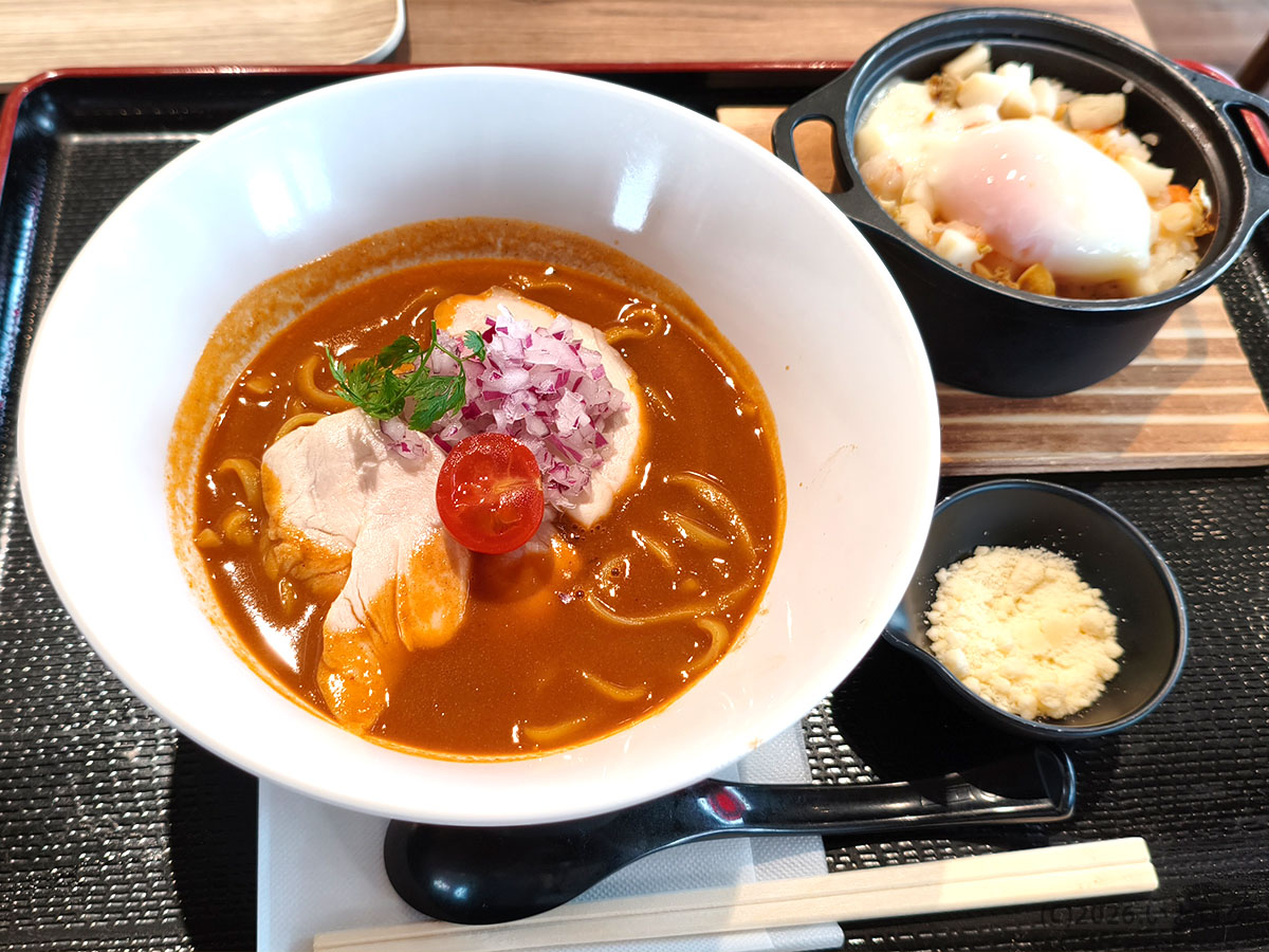 双葉サービスエリア下りのラーメン名物　超濃厚オマール海老ラーメン