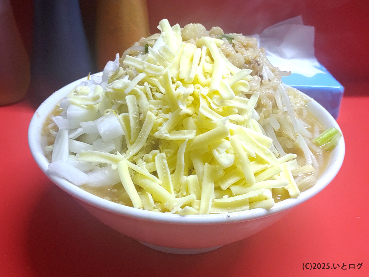 ラーメン二郎仙台店2のチーズトッピング。汁なしやコール次第で楽しめる人気カスタム。二郎 仙台 おすすめの一杯