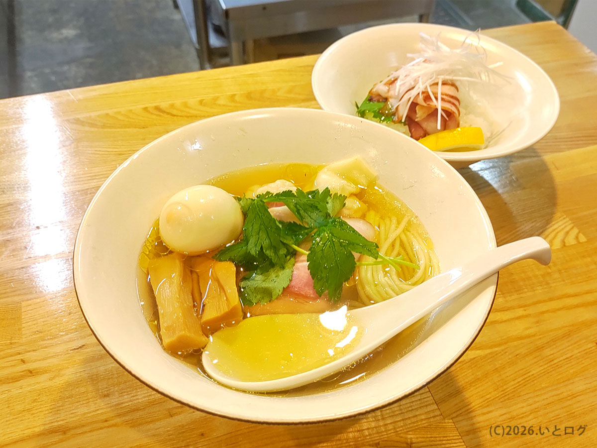 自家製麺 くろ松 群馬県高崎市の中華そばと肉ごはん。高崎市 ラーメン 人気店の一杯