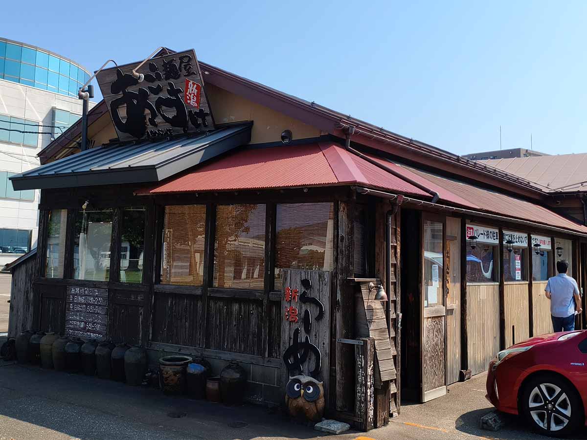 新潟県上越市下門前にある人気ラーメン店・麺屋あごすけの店舗外観