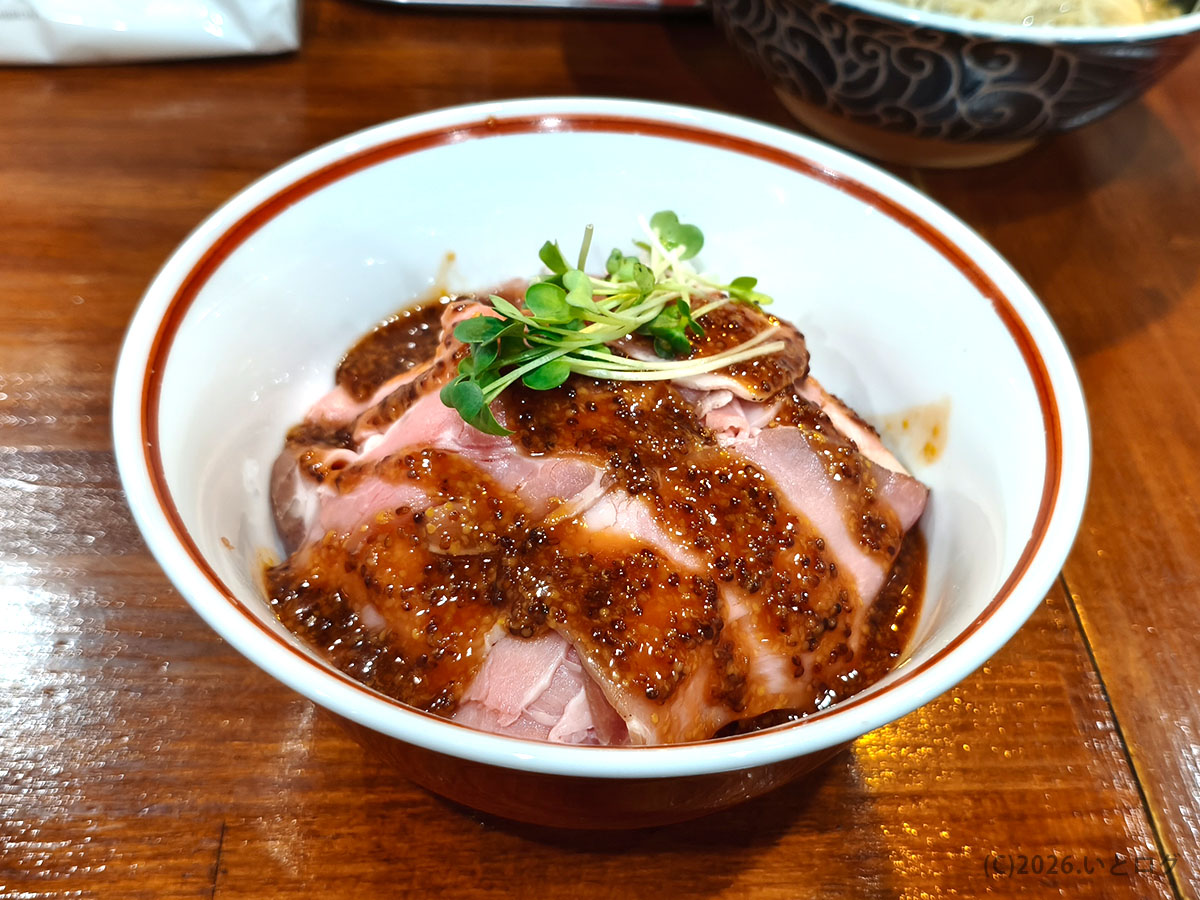 麺やコリキのしっとり柔らかいチャーシュー｜甲府ラーメンの人気トッピング