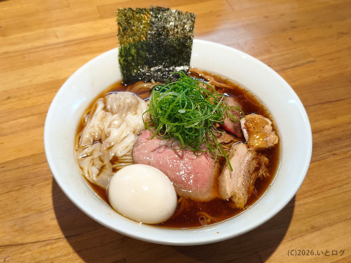 与那原町 ラーメン NAGISA 上特製醤油 全体盛り付け 沖縄ラーメン 穴場