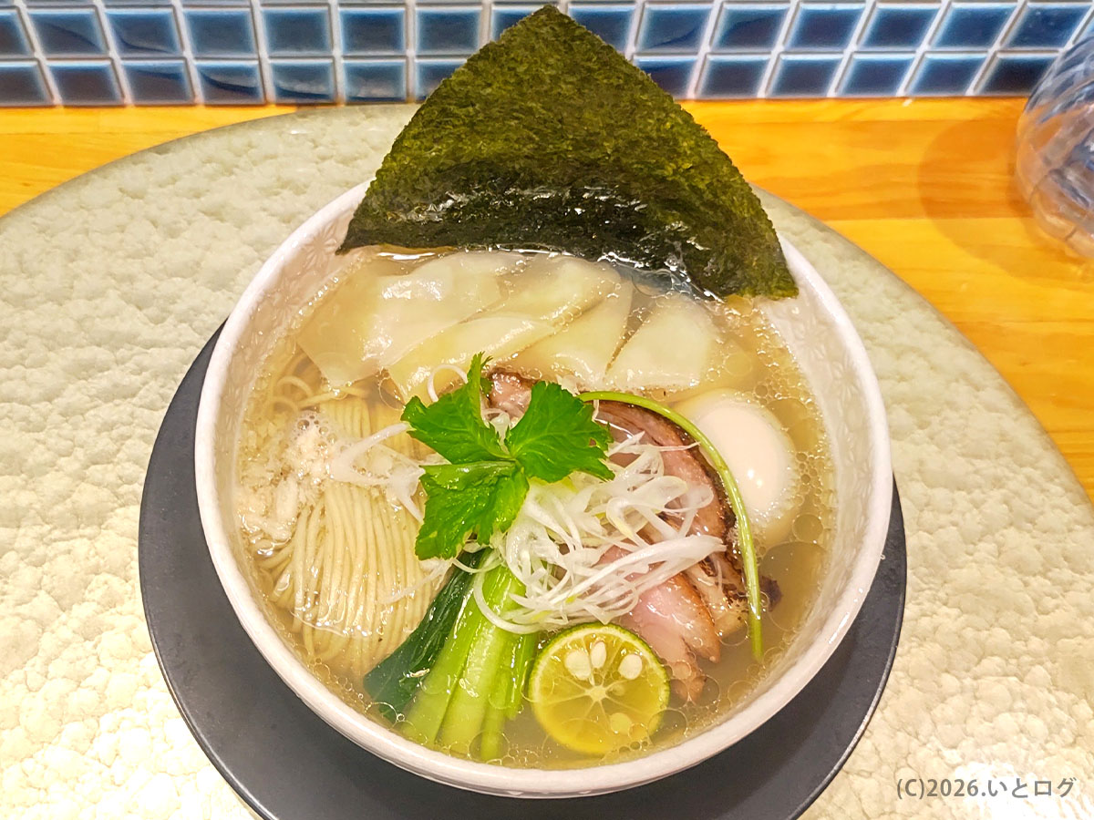 中華蕎麦 鳴神食堂の塩ラーメン全体（群馬県高崎市の百名店）