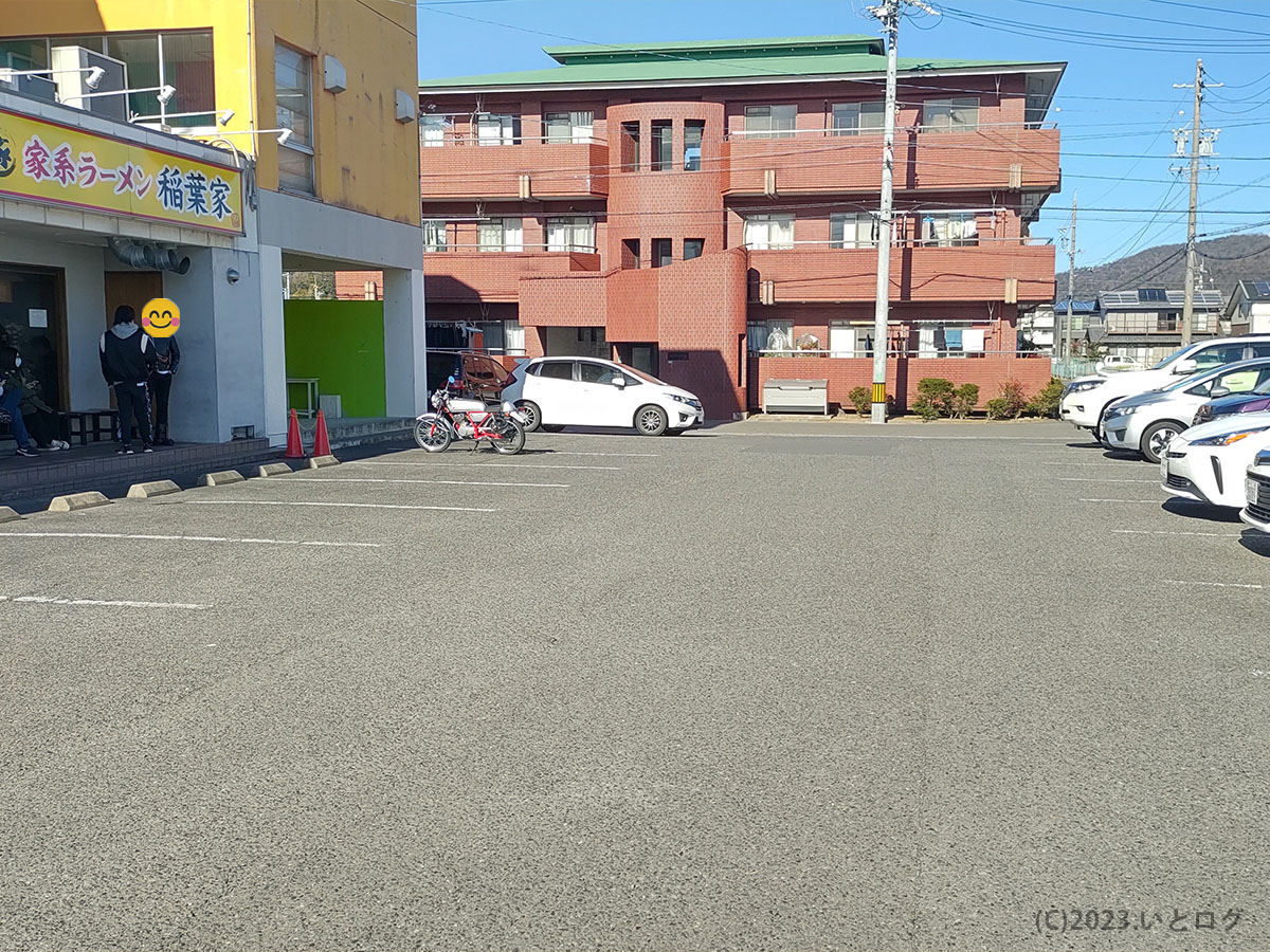 駐車場　稲葉家　王道家