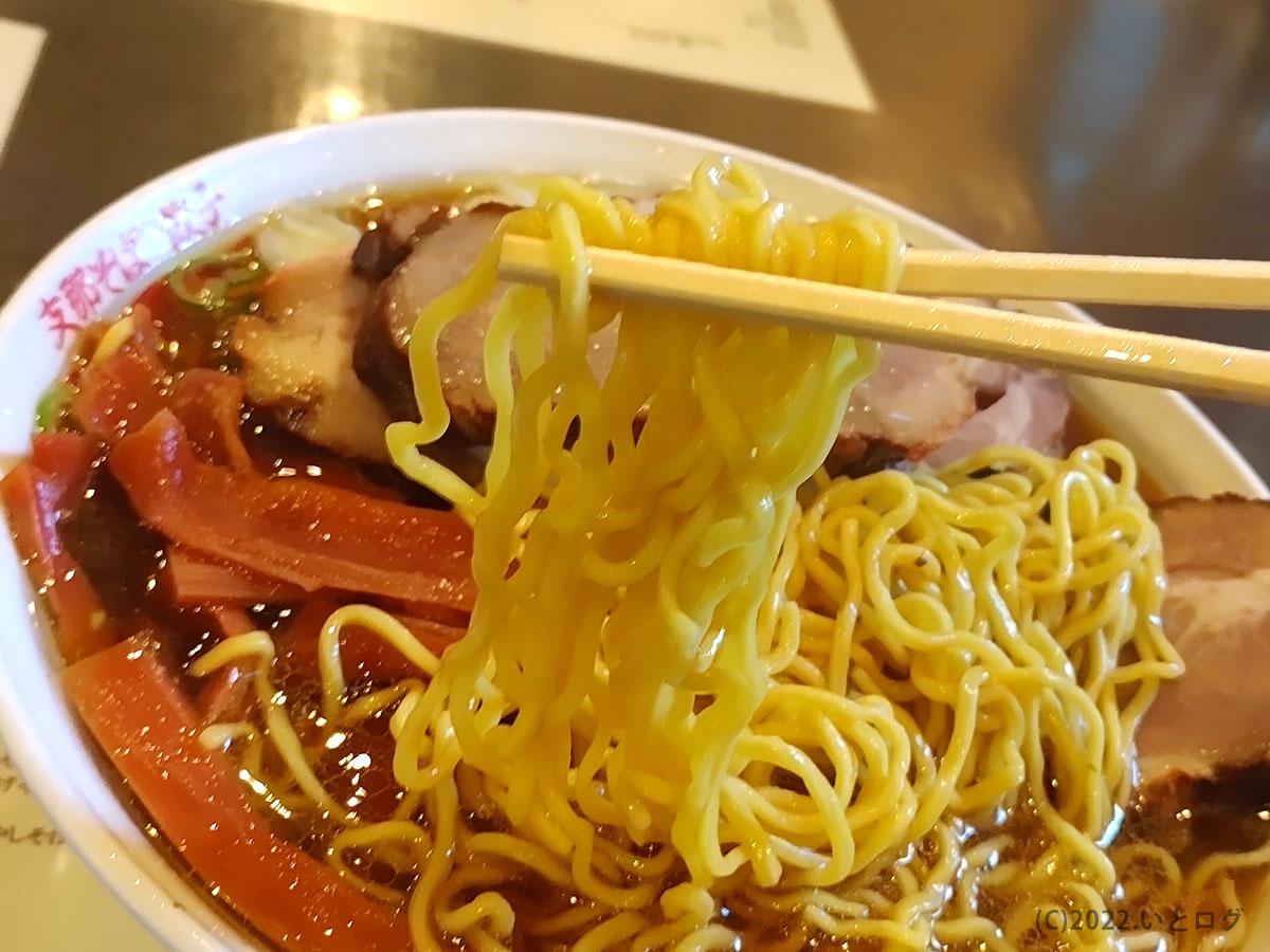 ワンタン麺　麺上げ