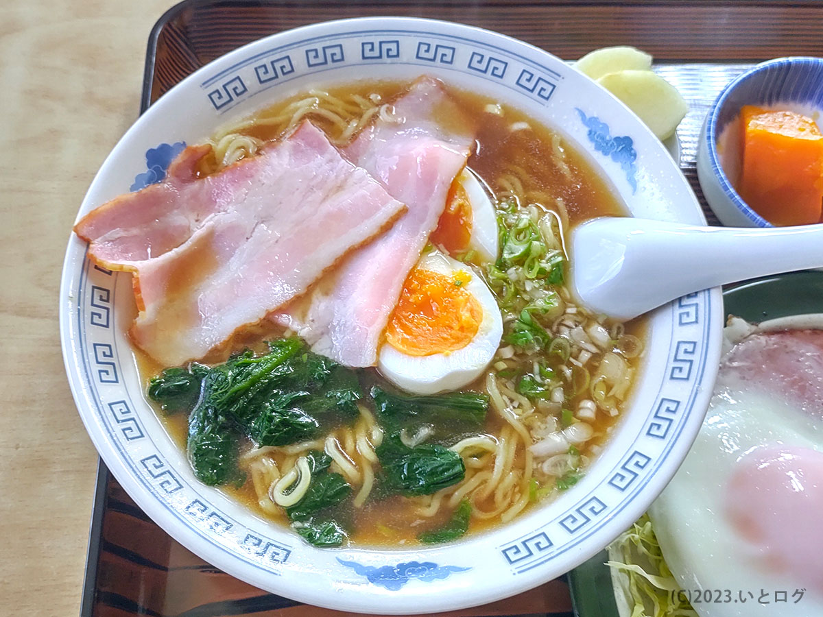 稲荷家　甲府市　朝ラーメン