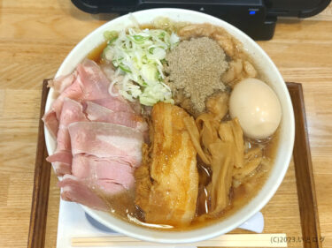 『煮干の虜』まさかの山形県ご当地ラーメンに再開！？麺の虜でガツンとくる煮干しスープに限定極太ねじれ麺を堪能。