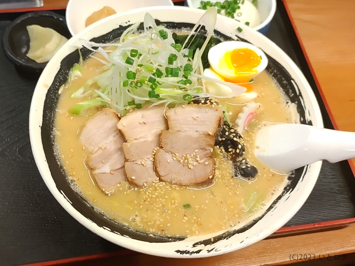 山梨　ラーメン　ごはん処ゆずりはら