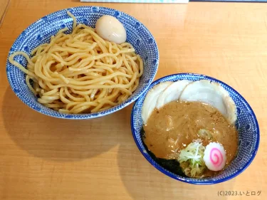 『つけめん京蔵』六厘舎系譜のつけ麺を浜松で。周りに大型店が立ち並ぶ中でひっそりと濃厚なつけダレに極太麺なつけ麺店。