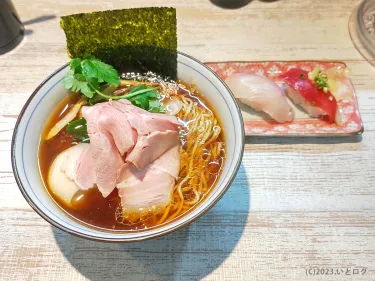 『中華そば 四つ葉』遠いよ！でもうまいのよ！！のどかな田園地帯に埼玉トップクラスのラーメン。濃厚な醤油と地鶏を味わえる1杯に寿司まで食べちゃった！