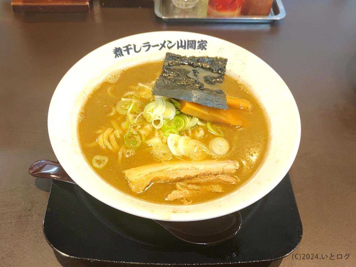 煮干しラーメン山岡家　山梨　甲斐市　煮干し豚骨ラーメン