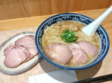 『自家製麺 のぼる』鶏白湯と豚骨魚介の絶妙なバランス。高いクオリティを誇る人気店で京風ラーメンのイメージが変わった@石川・金沢市