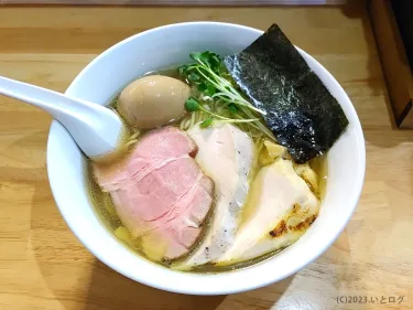 『麺屋 白鷺』キラキラ輝く鶏と魚介の旨味あふれるスープ。人気店”鶯”の姉妹店はチャーシューも素晴らしい@石川・金沢市