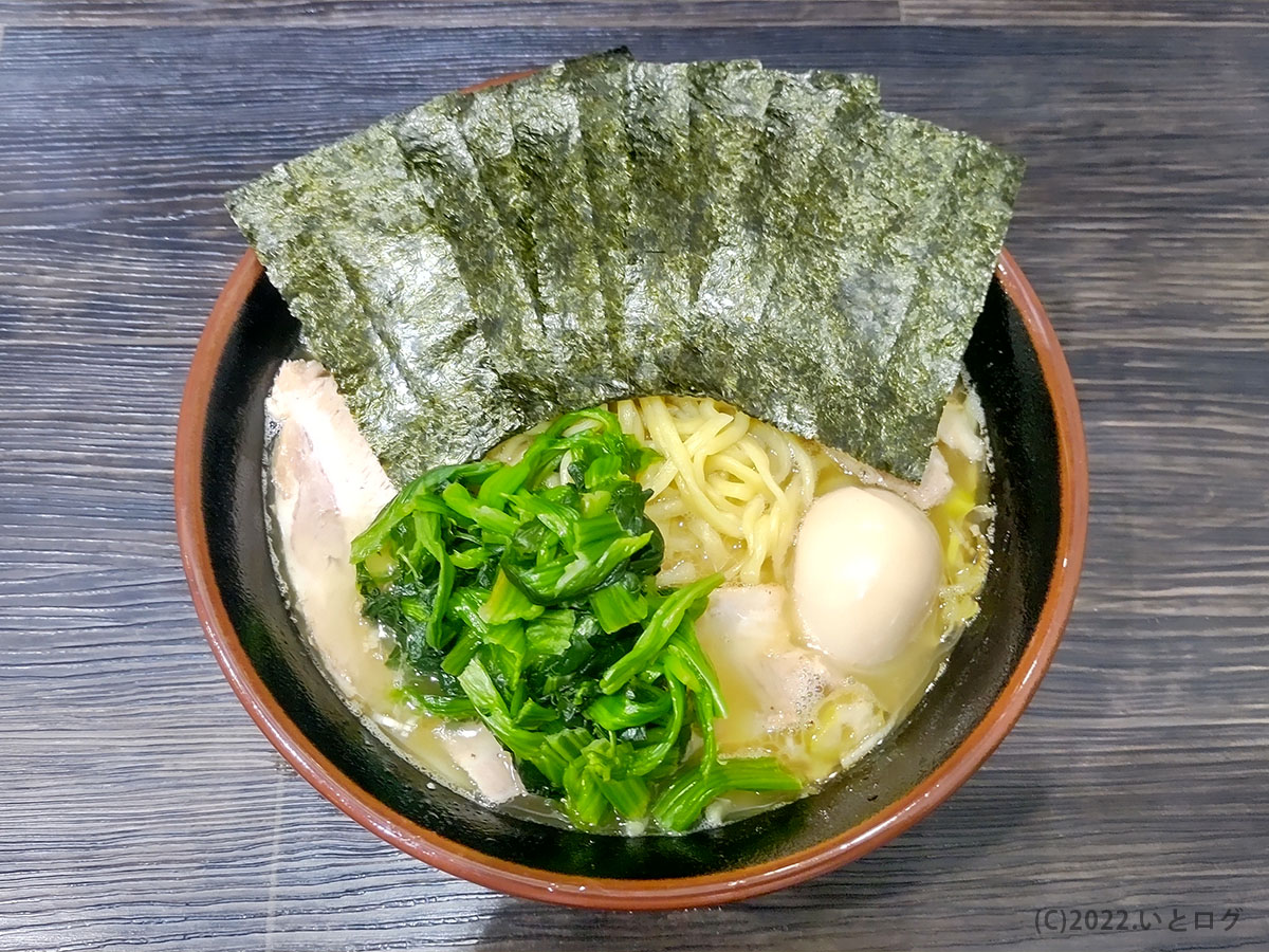 大盛りラーメン　チャーシュー　味玉