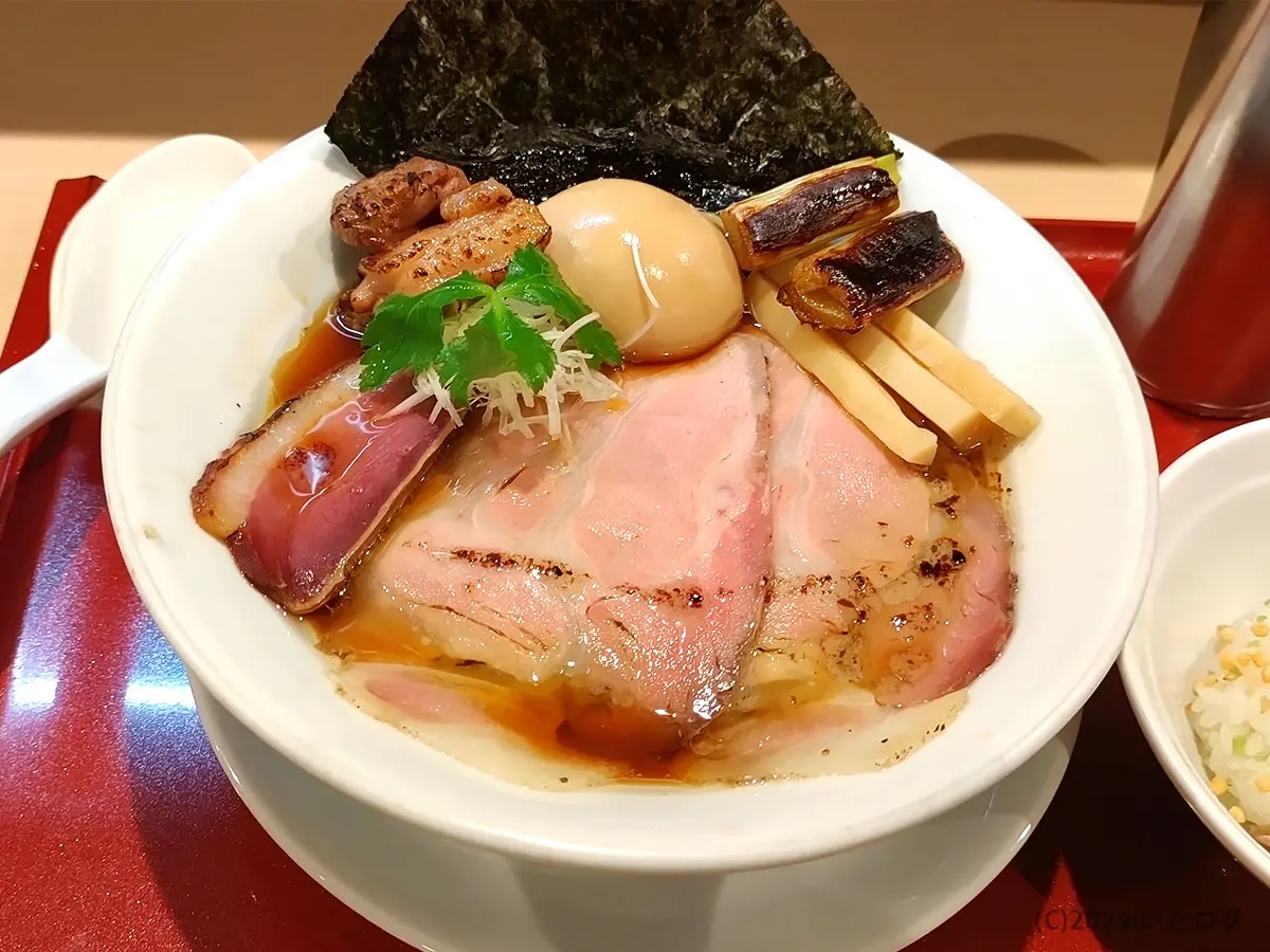 燃えよ麺助』ビジネス街の高級志向ラーメンを求めて大行列に並ぶ。鴨