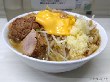 『ラーメン荘 歴史を刻め 下新庄本店』今話題の二郎インスパイア店へ。まるで劇場のような楽しさの中でウマウマなデカ盛りを@大阪・大阪市